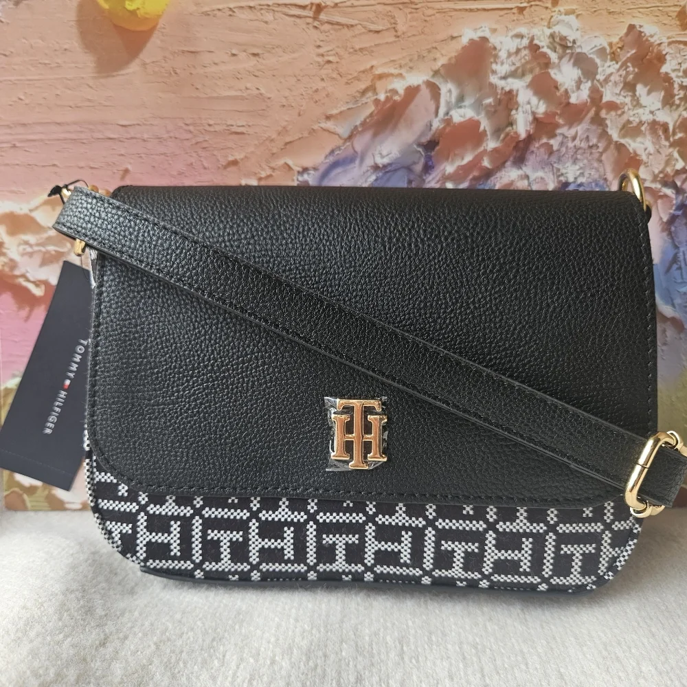 Tommy Hilfiger [NWT] - Monogram Crossbody Bag - Adjustable - Picture 8 of 8